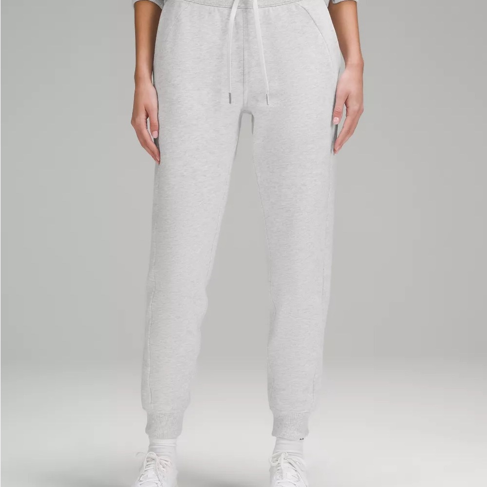NWT Lululemon high rise scuba Joggers ultra light grey sz 8